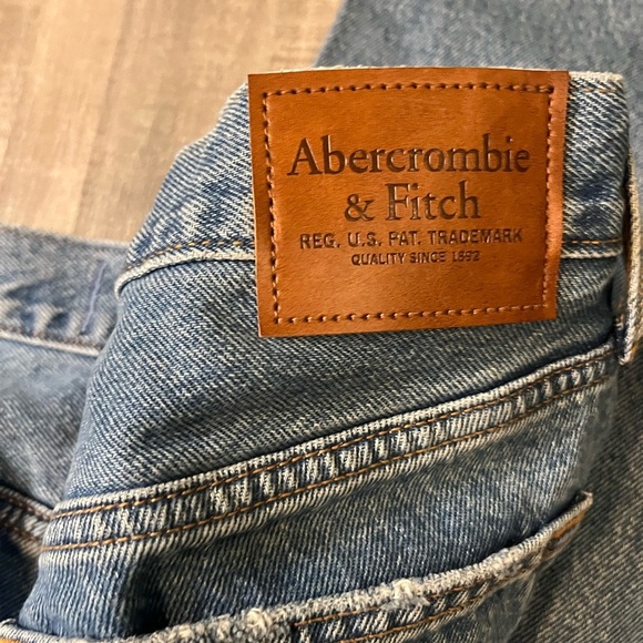 Abercrombie and Fitch Loose fit jeans - Picture 3 of 3